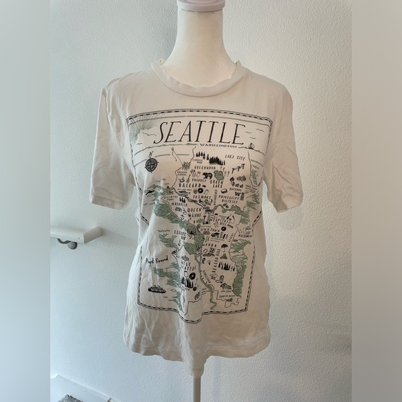 🍁Alternative Seattle Tourist White T-Shirt Size XS - Picture 5 of 9